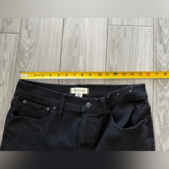 Madewell|Mid rise kick out jeans in solid black,size 31 tall•••Classic staple - Picture 15 of 16